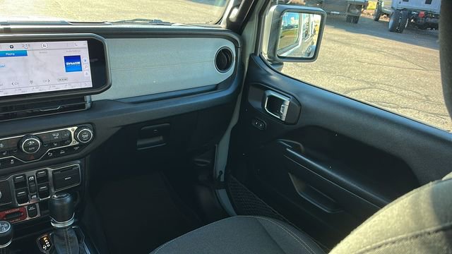 Used 2024 Jeep Wrangler Unlimited image 24