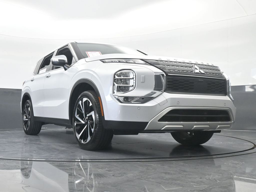 Used 2022 Mitsubishi Outlander SE image 69