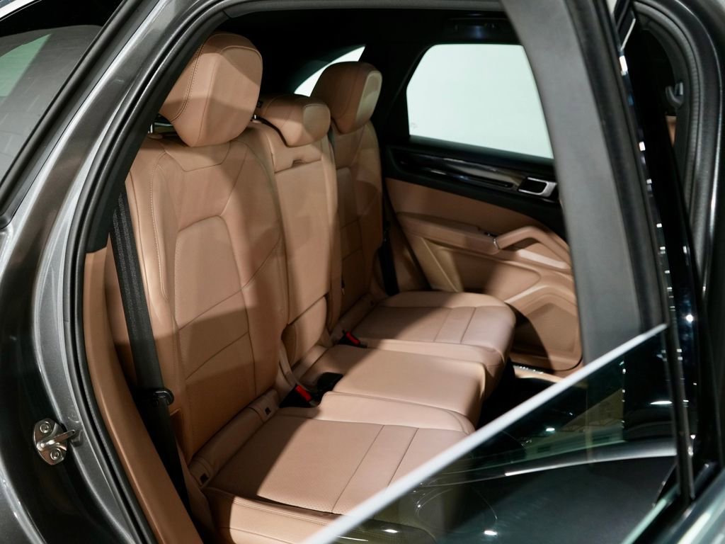 Used 2021 Porsche Cayenne image 30