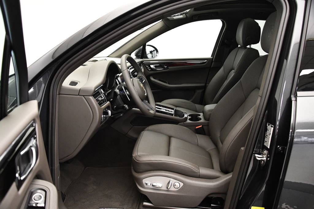 Used 2025 Porsche Macan image 35