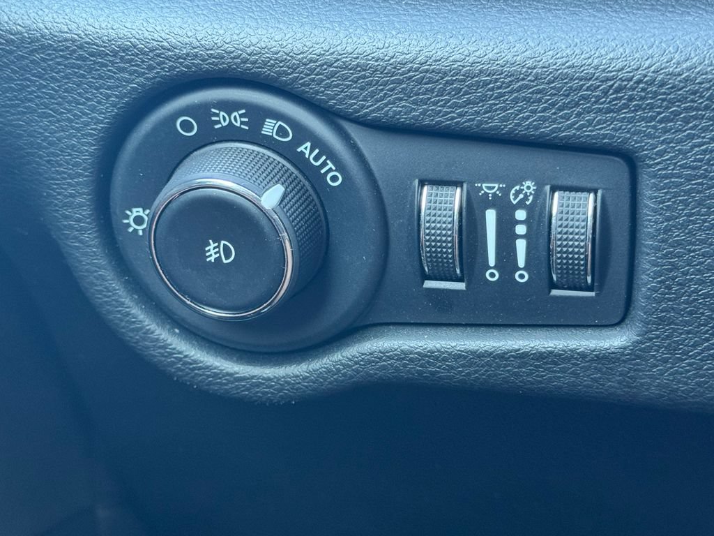 Used 2024 Chrysler Pacifica Pinnacle FWD image 35