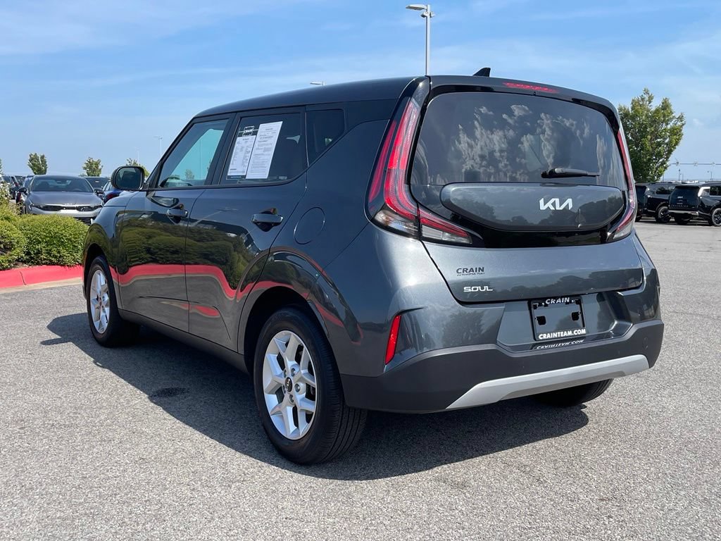 Certified 2025 Kia Soul LX w/ LX Technology Package FWD image 5