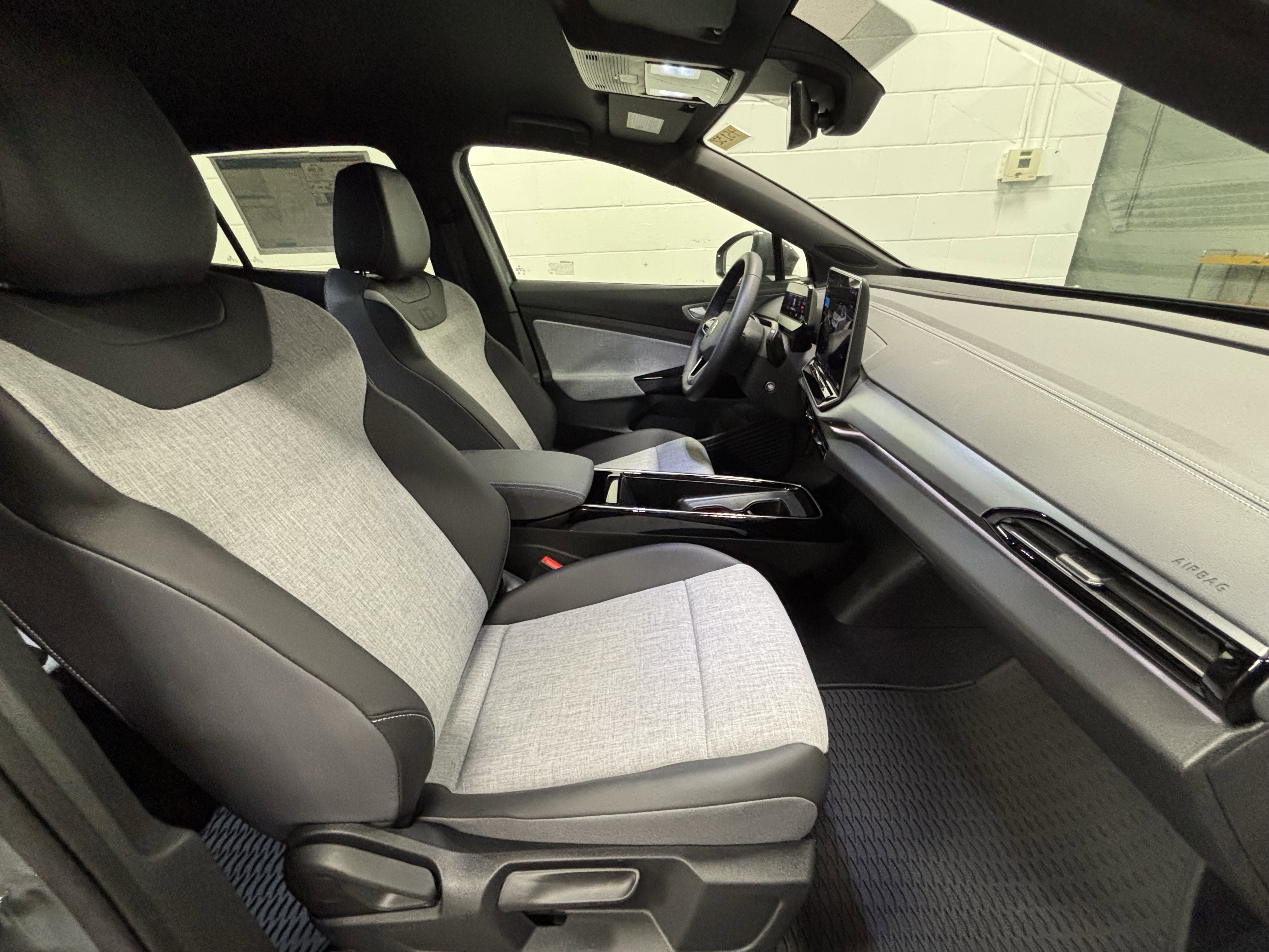 New 2025 Volkswagen ID.4 Pro image 11