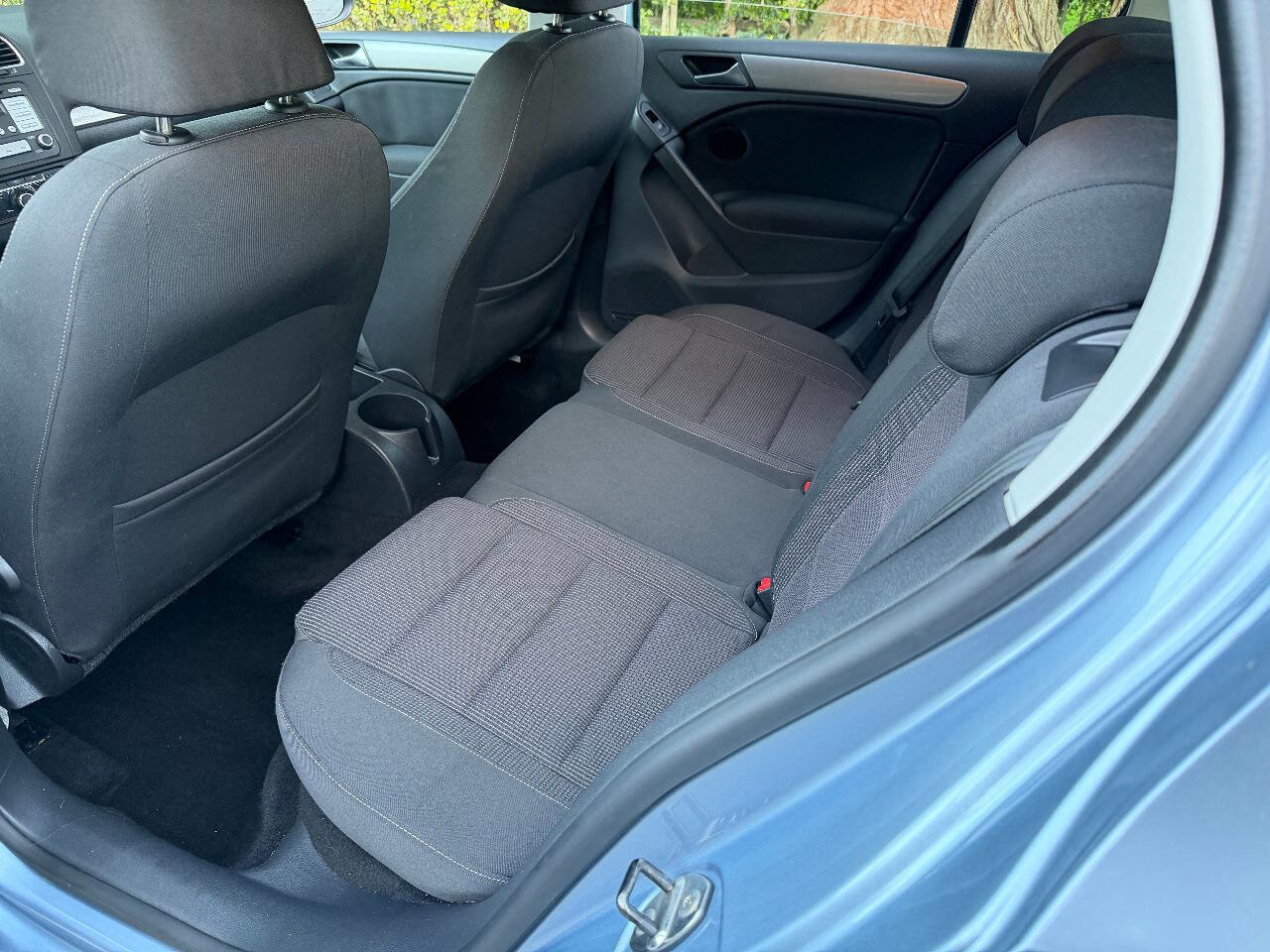 Used 2010 Volkswagen Golf 4-Door image 16