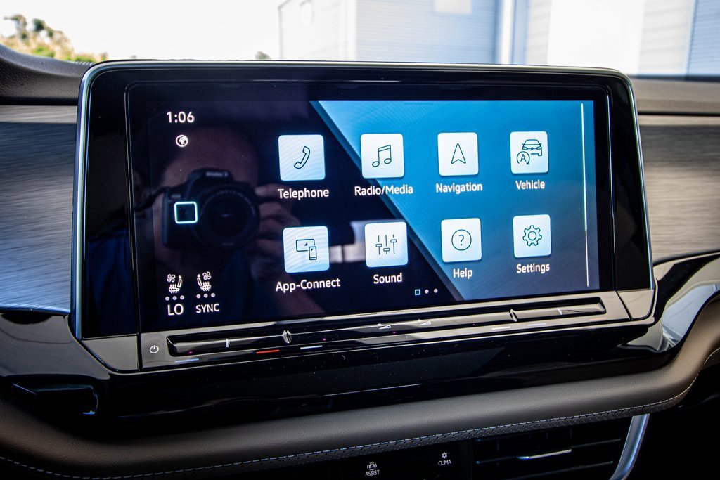 New 2026 Volkswagen Atlas Cross Sport SE image 37