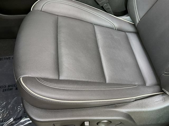 Used 2025 Chevrolet Suburban Premier AWD/4WD image 21