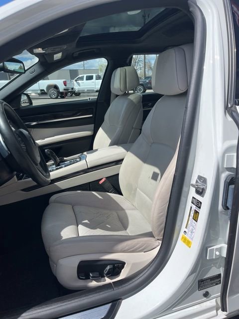 Used 2015 BMW 750i RWD image 27