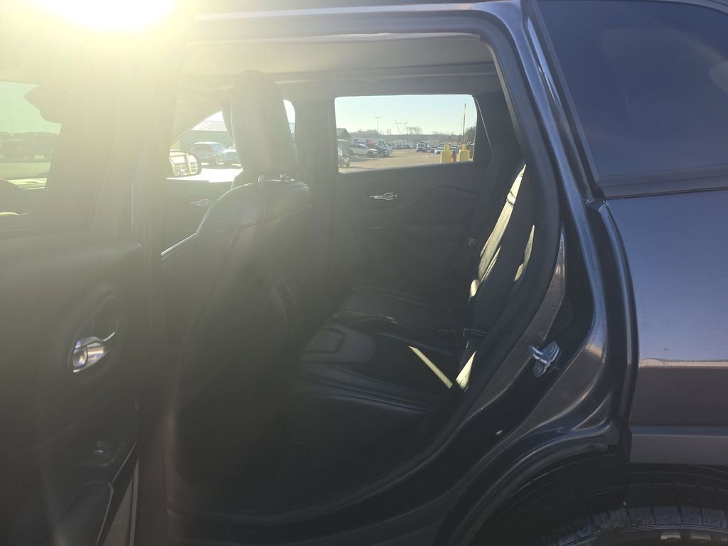 Used 2019 Jeep Cherokee Latitude Plus image 18