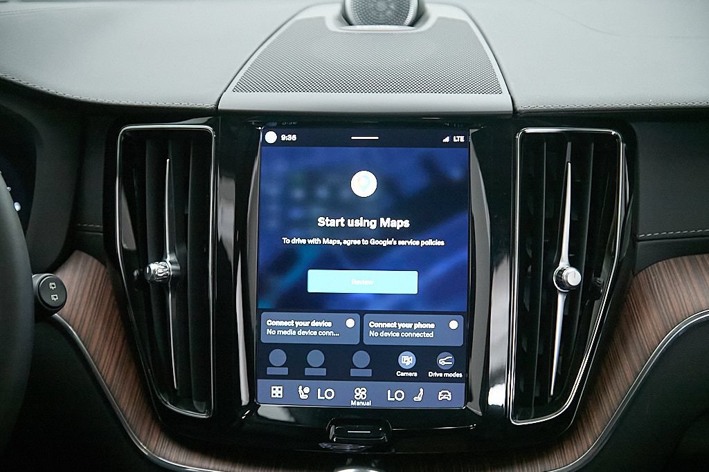 Certified 2023 Volvo XC60 T8 Ultimate w/ Climate Package AWD/4WD image 26