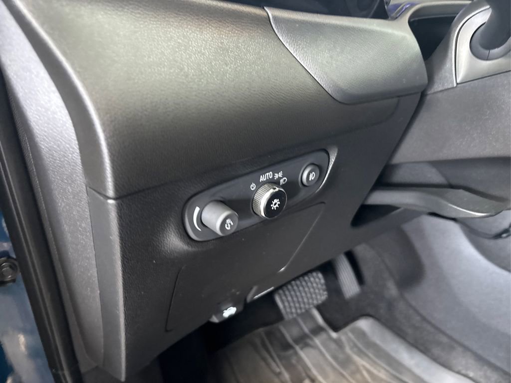 Used 2021 Buick Encore GX Select image 35