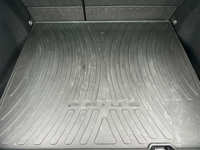 Used 2024 Toyota Prius XLE image 17