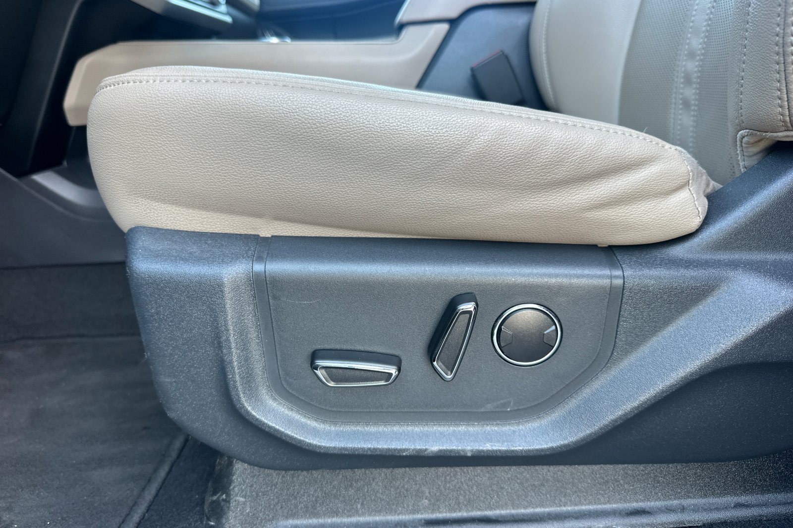 Used 2024 Ford Expedition Max Limited RWD image 13