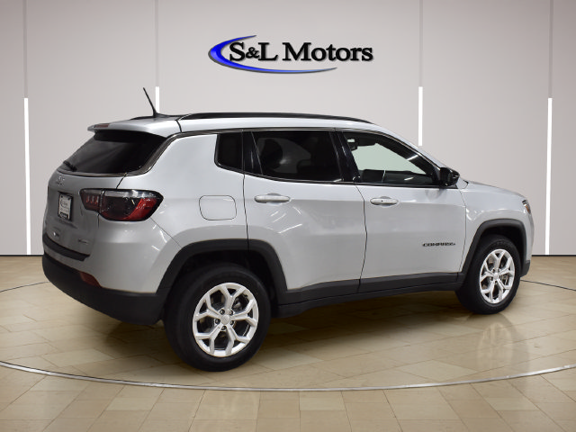 Certified 2024 Jeep Compass Latitude AWD/4WD image 11