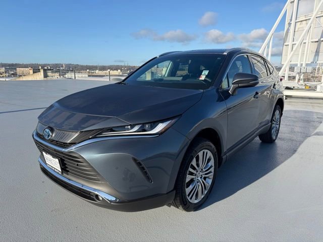 Used 2023 Toyota Venza XLE image 7