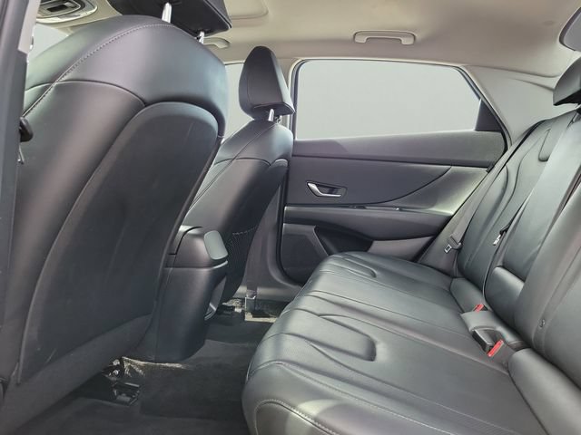 Used 2025 Hyundai Elantra Limited FWD image 14