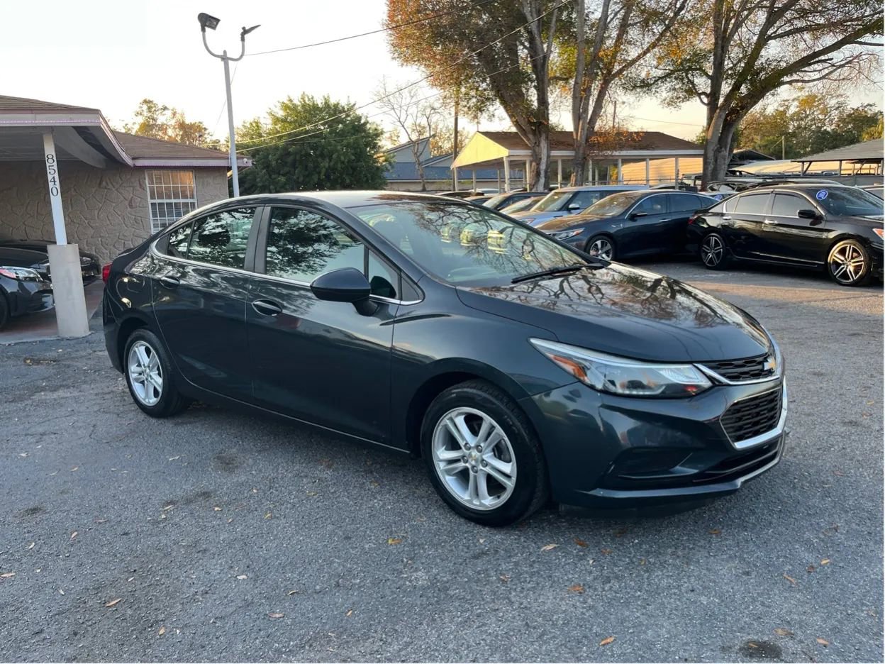 Used 2017 Chevrolet Cruze LT image 3