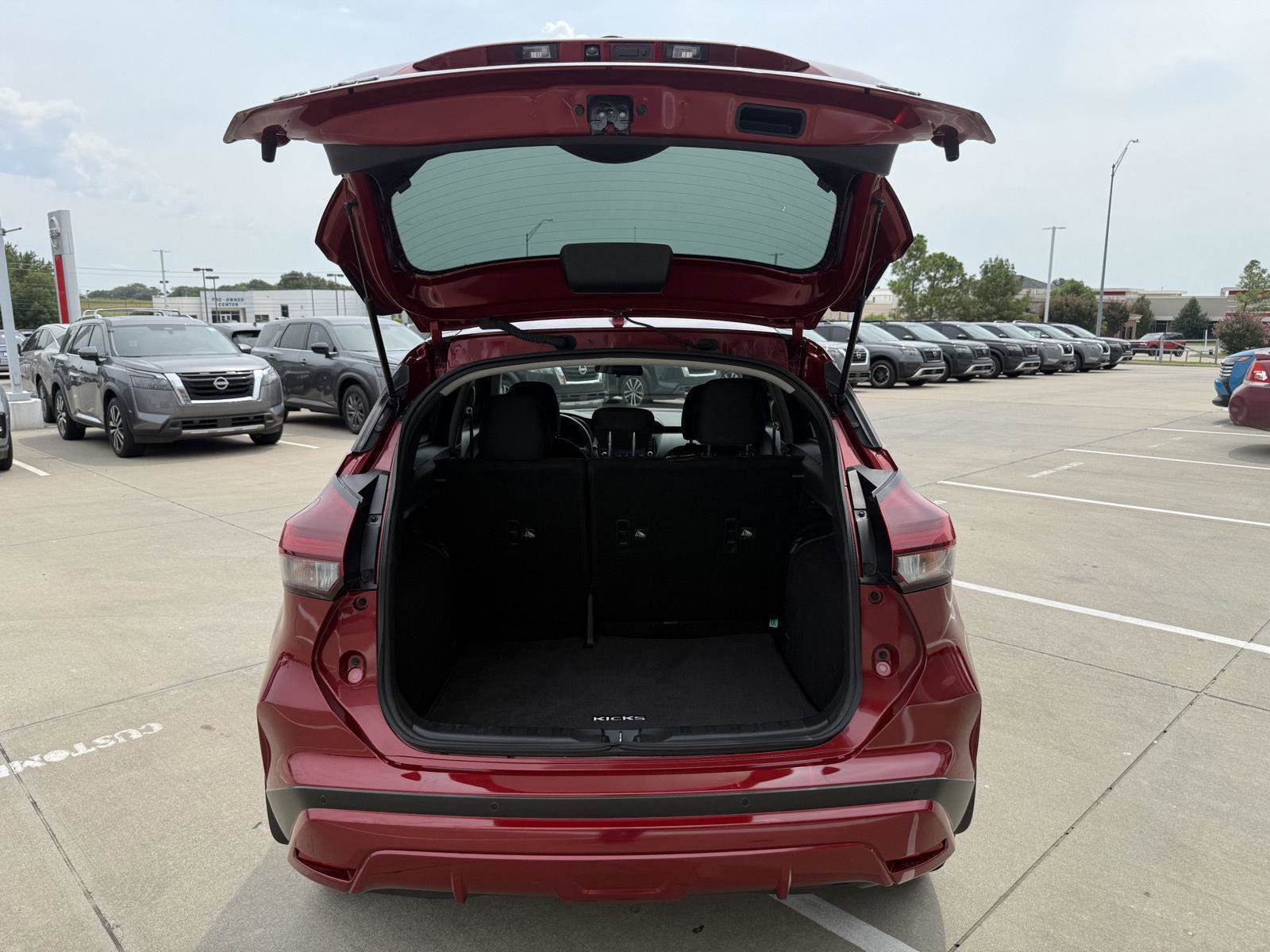 Used 2023 Nissan Kicks SV image 9