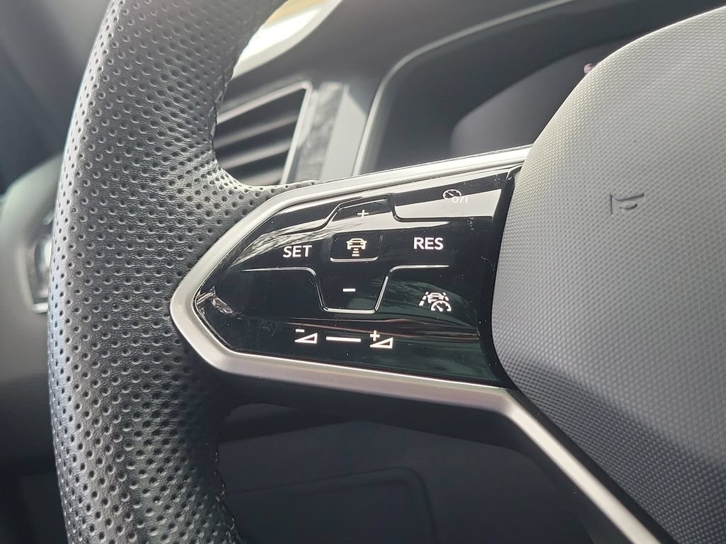 Certified 2023 Volkswagen Tiguan SE R-Line FWD image 29