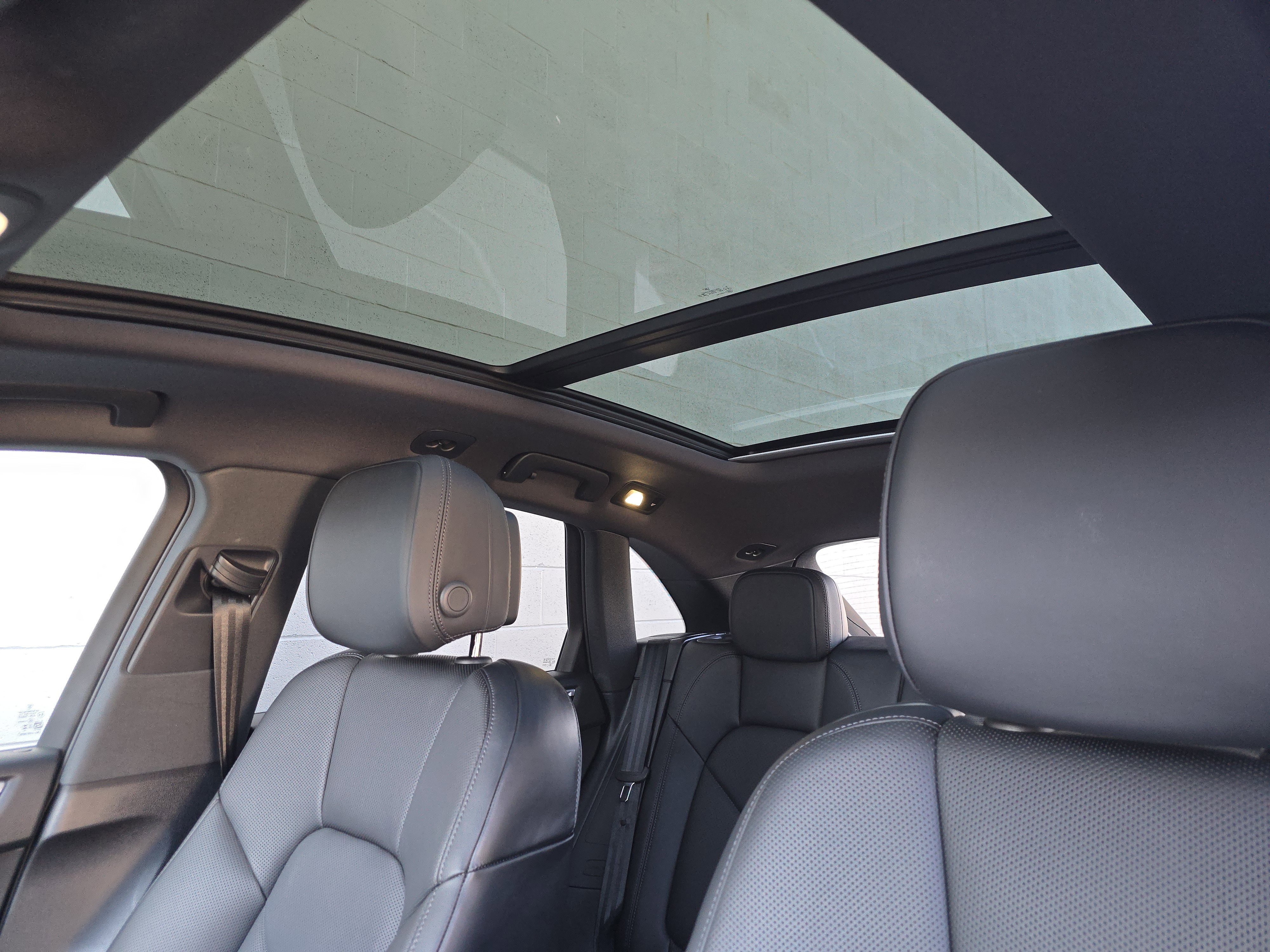 Certified 2025 Porsche Macan image 13