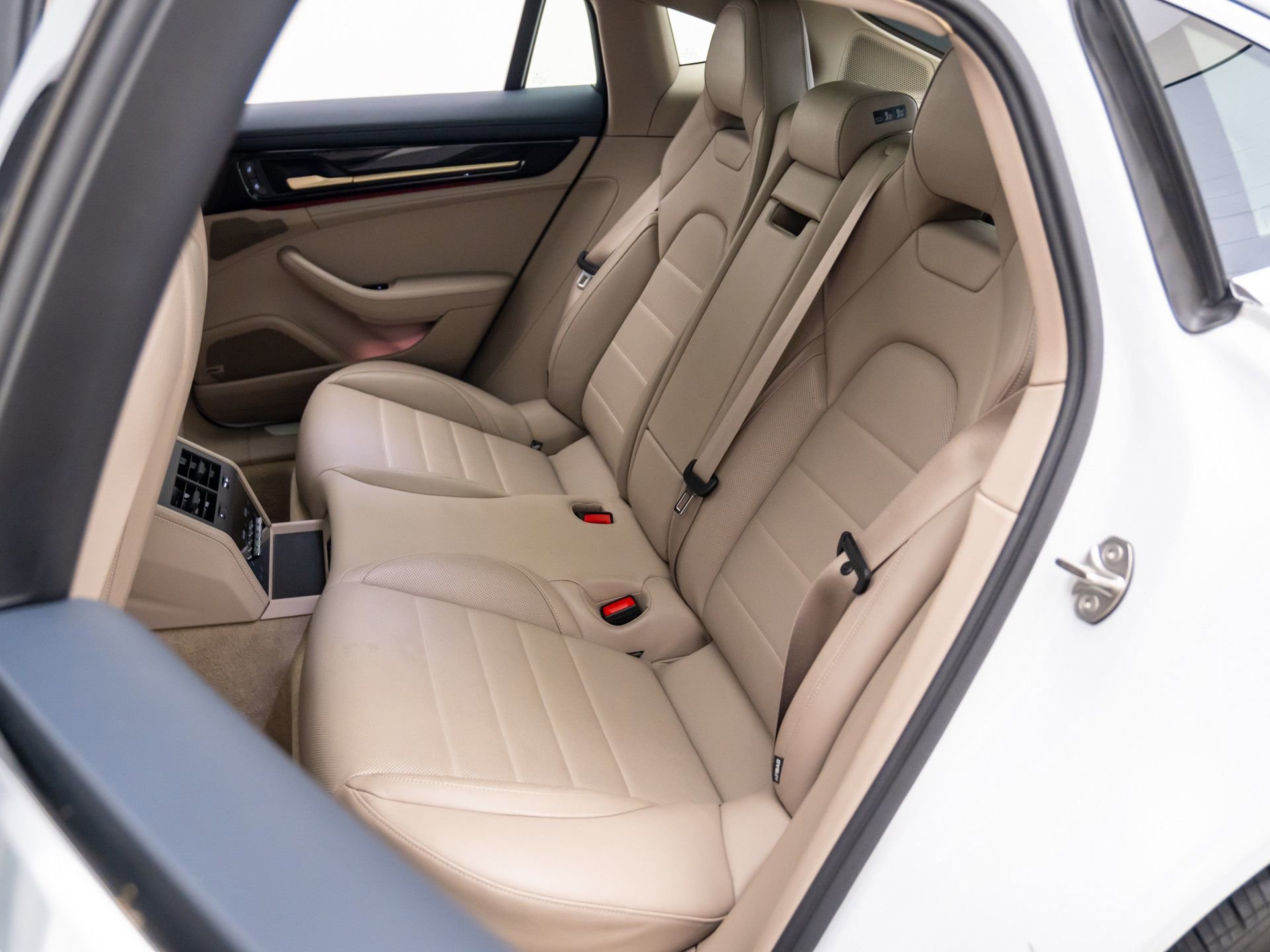 Certified 2024 Porsche Panamera 4 image 17