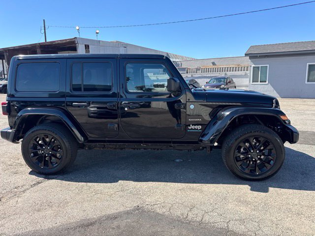 Used 2024 Jeep Wrangler Unlimited Sahara AWD/4WD image 3