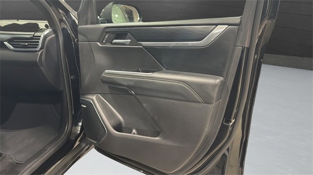 Used 2025 GMC Acadia Elevation image 34