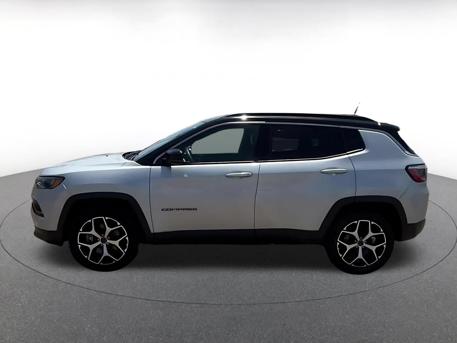 Used 2025 Jeep Compass Limited AWD/4WD image 9