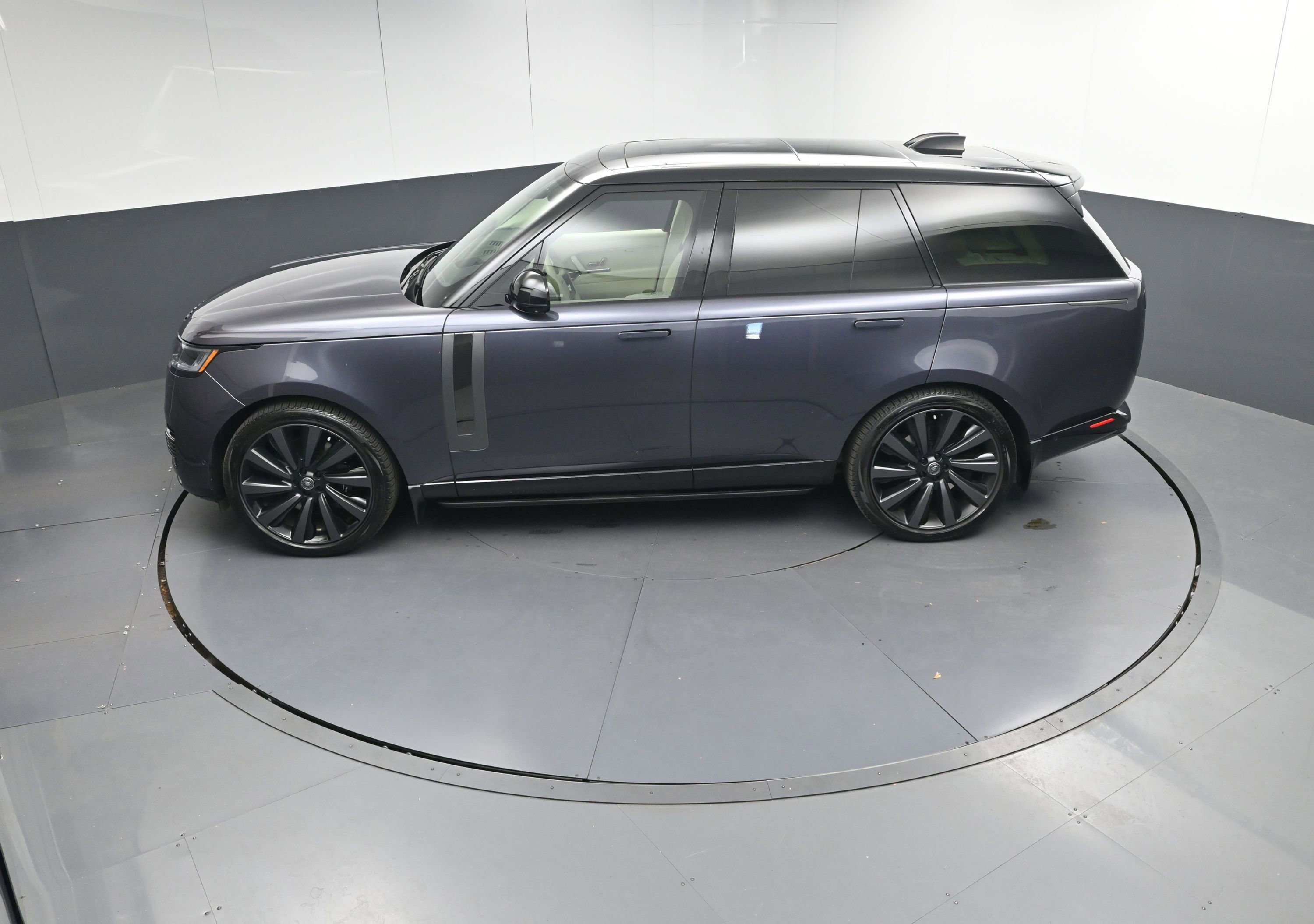 Used 2024 Land Rover Range Rover SV image 36