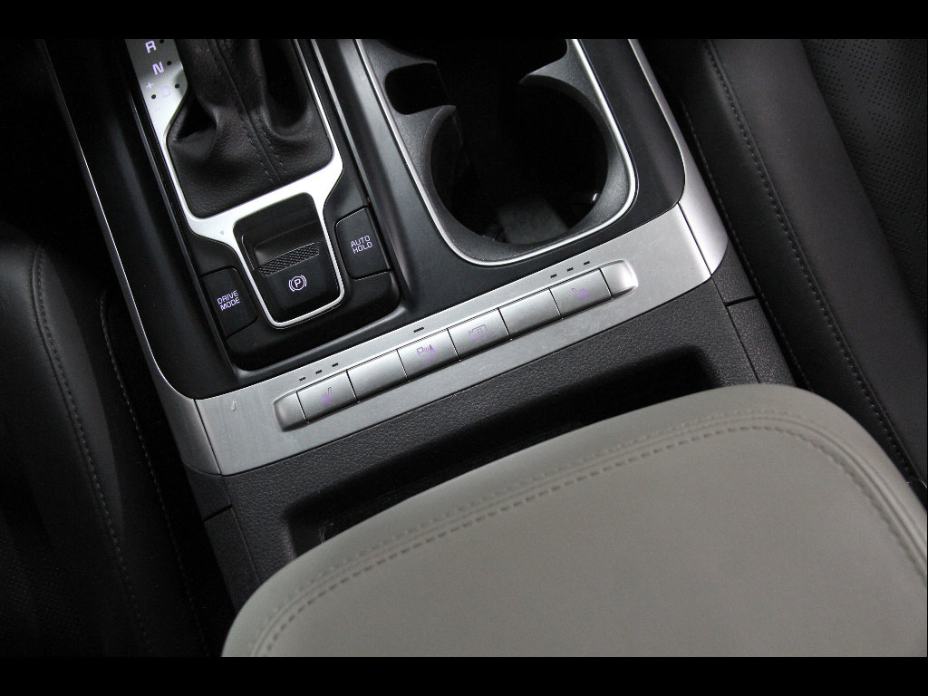 Used 2024 Kia Carnival LX image 38