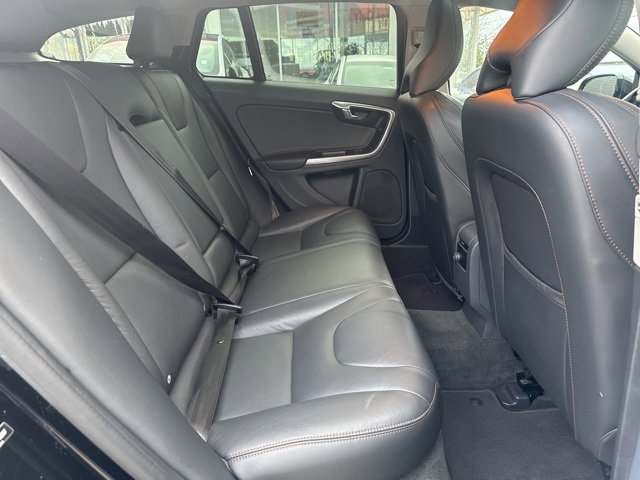 Used 2015 Volvo V60 T5 Cross Country image 22