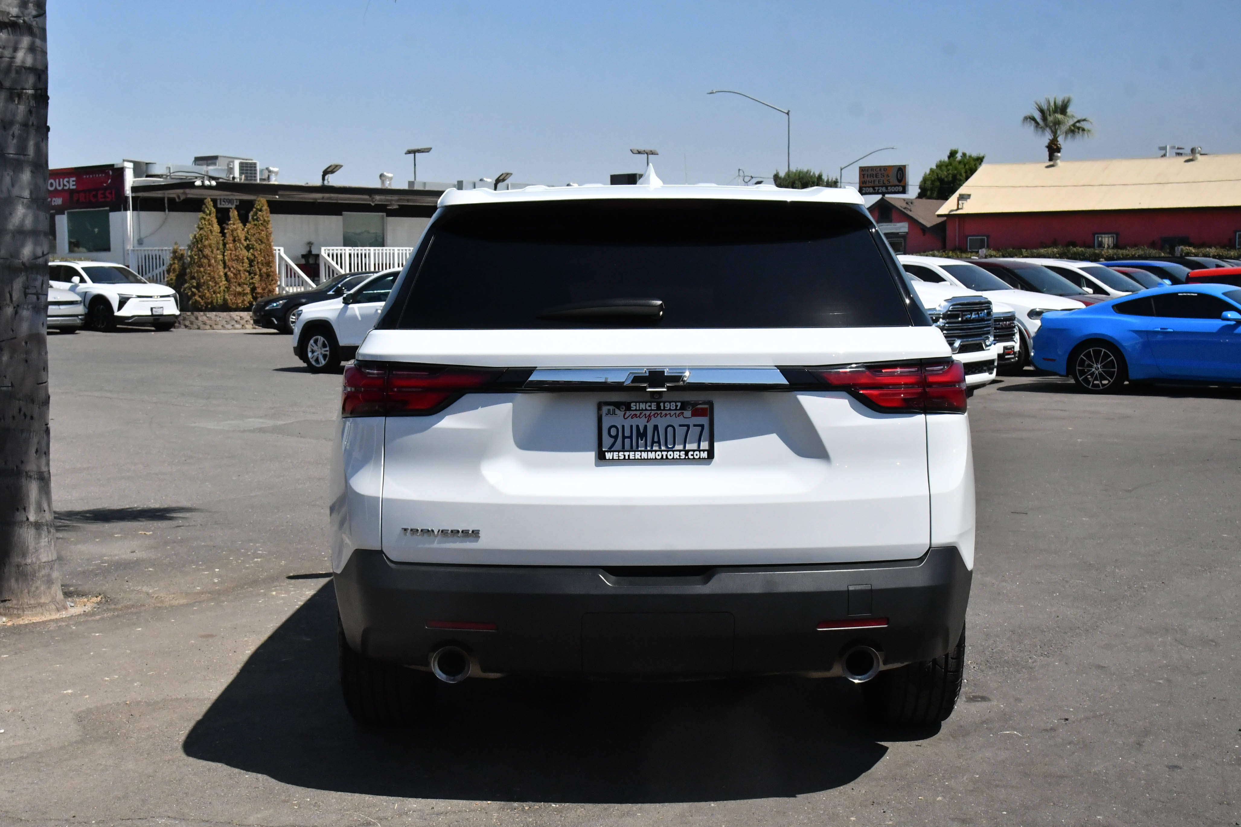 Used 2023 Chevrolet Traverse LS w/ LPO, Cargo Package FWD image 7
