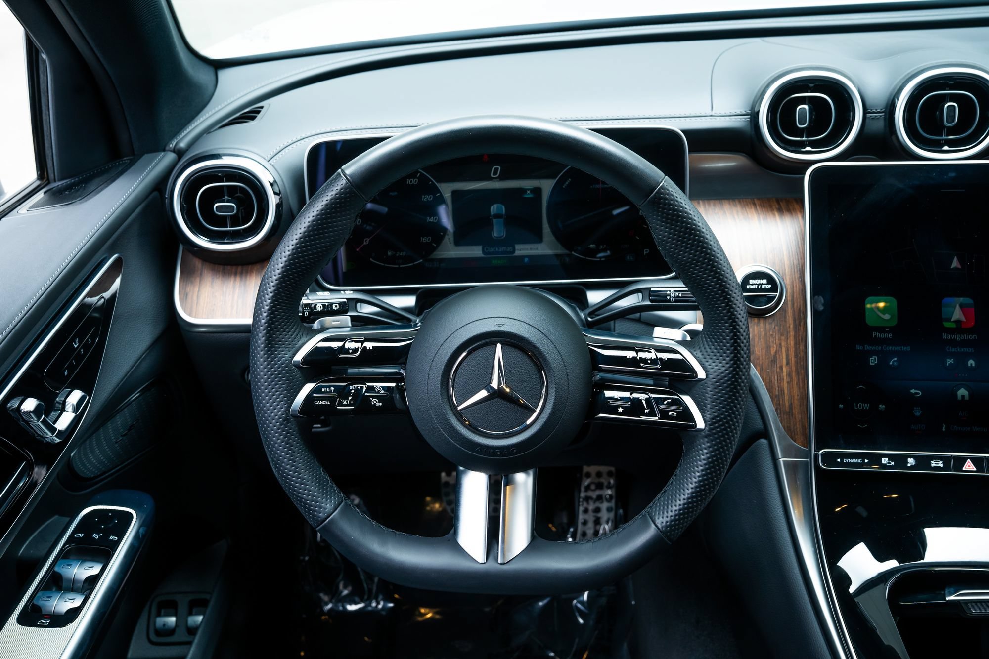 Used 2025 Mercedes-Benz GLC 350e 4MATIC w/ AMG Line image 11