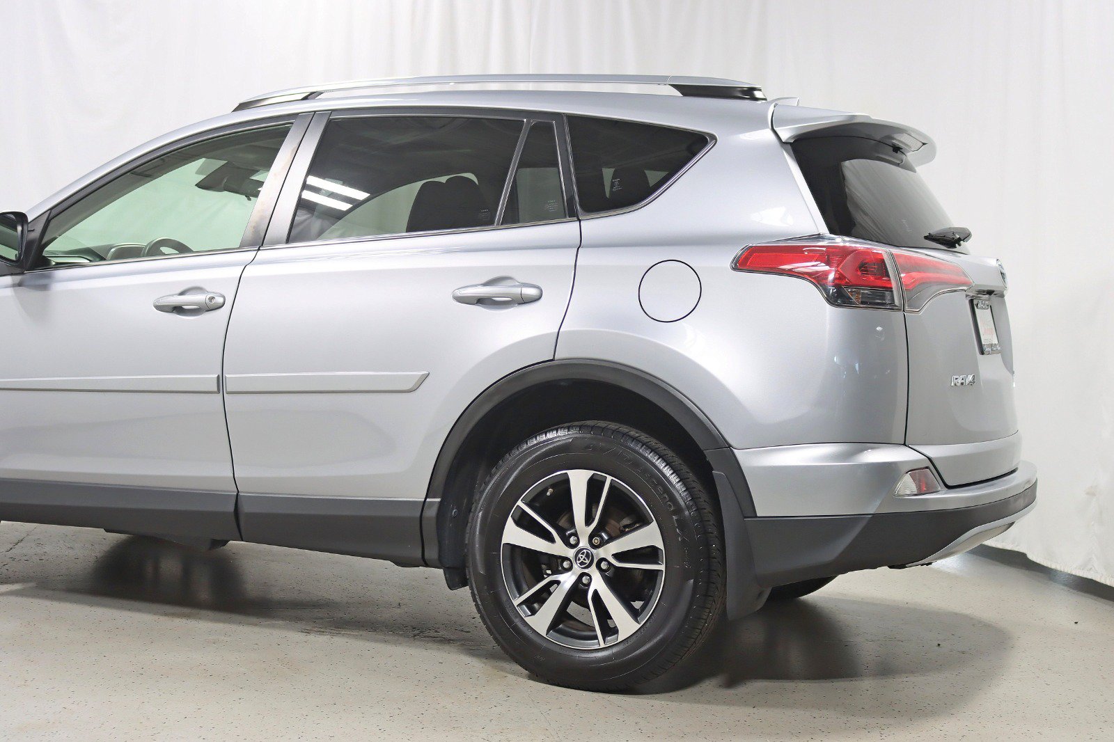 Used 2018 Toyota RAV4 XLE w/ Plus Extra Value Package AWD/4WD image 10