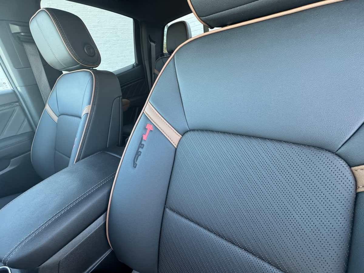 Used 2025 GMC Canyon AT4 w/ AT4 Premium Package AWD/4WD image 21