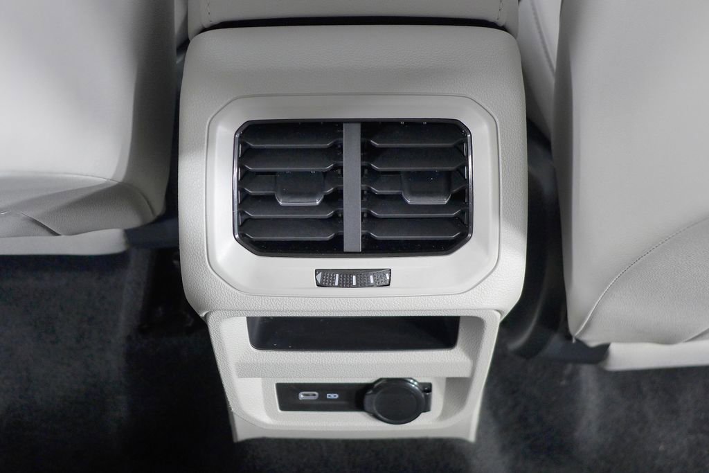 Used 2022 Volkswagen Tiguan SE image 21