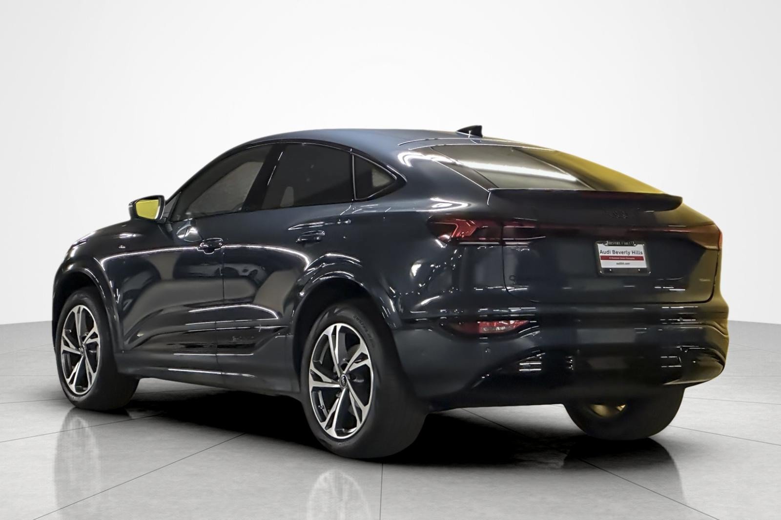 New 2027 Audi Q6 e-tron Premium Plus AWD/4WD image 4