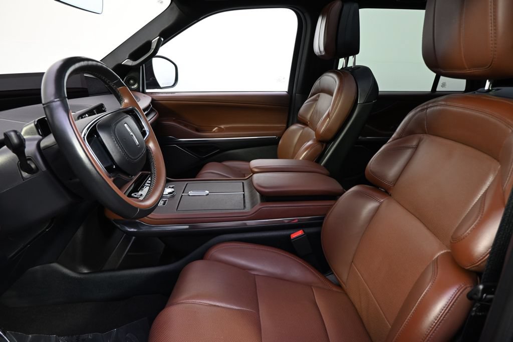 Used 2025 Lincoln Navigator Reserve AWD/4WD image 13