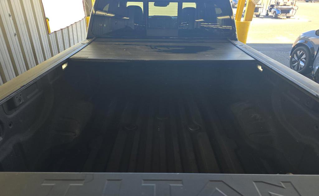 Used 2022 Nissan Titan SV w/ SV Convenience Package image 9