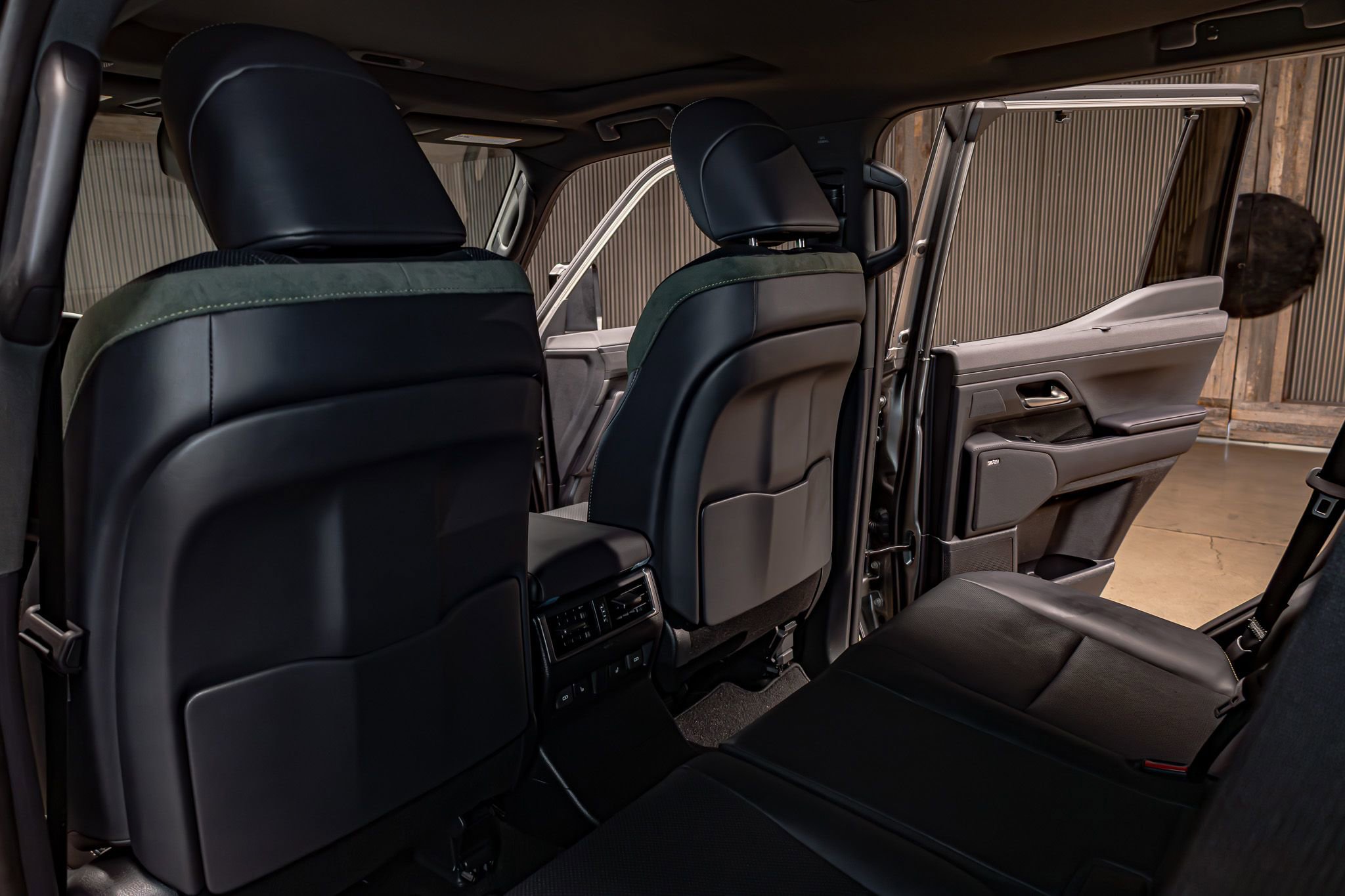 Used 2026 Lexus GX 550 w/ Accessory Package (CT) image 25