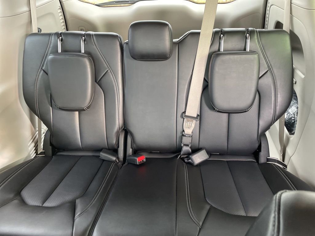 Used 2024 Chrysler Pacifica Touring-L image 24
