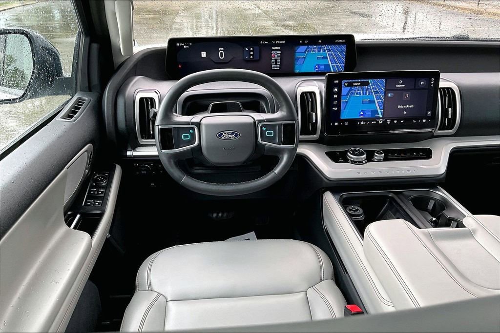 Used 2025 Ford Expedition Active AWD/4WD image 5