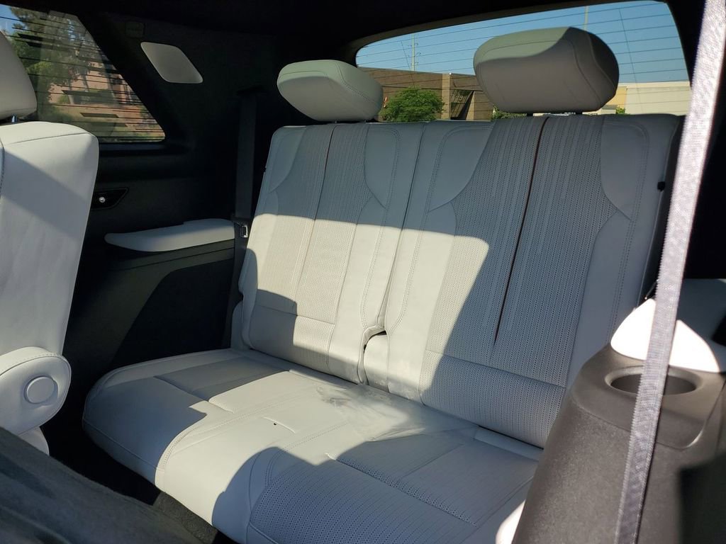 New 2026 Cadillac Vistiq Luxury image 24