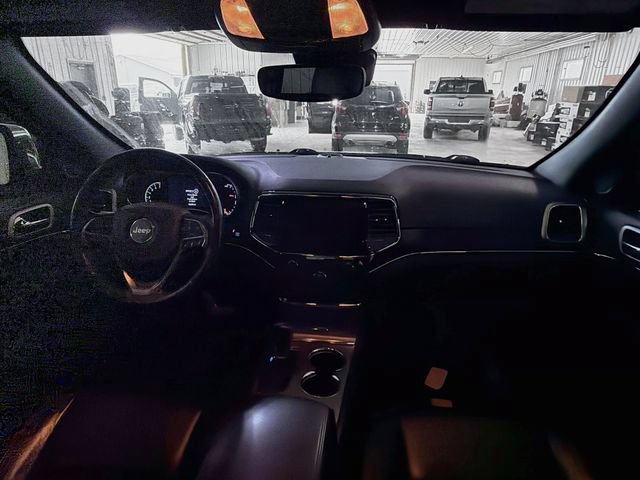 Used 2022 Jeep Grand Cherokee Limited w/ Technology Group AWD/4WD image 10