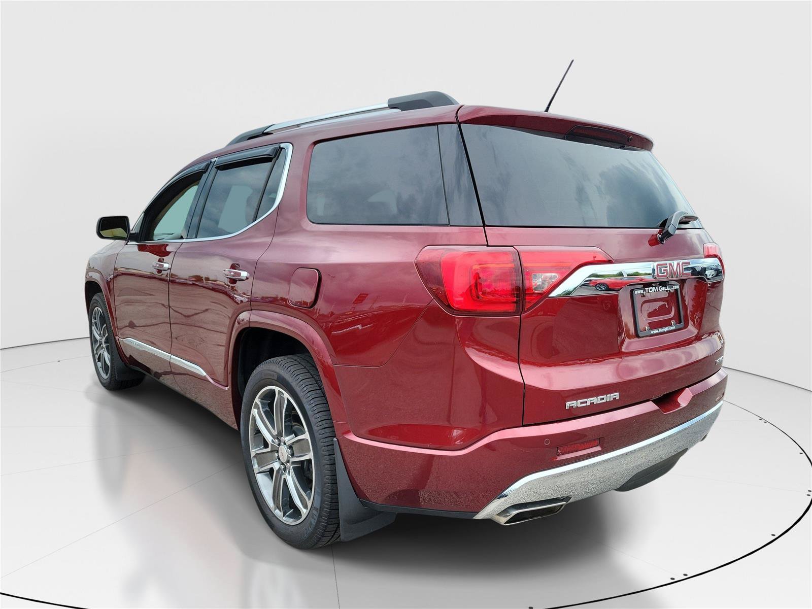 Used 2017 GMC Acadia Denali w/ Technology Package AWD/4WD image 3