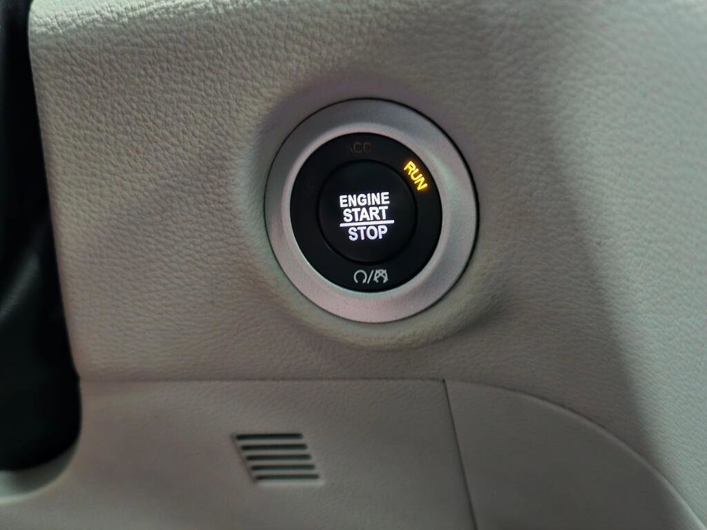 Used 2022 Chrysler Pacifica Limited image 31