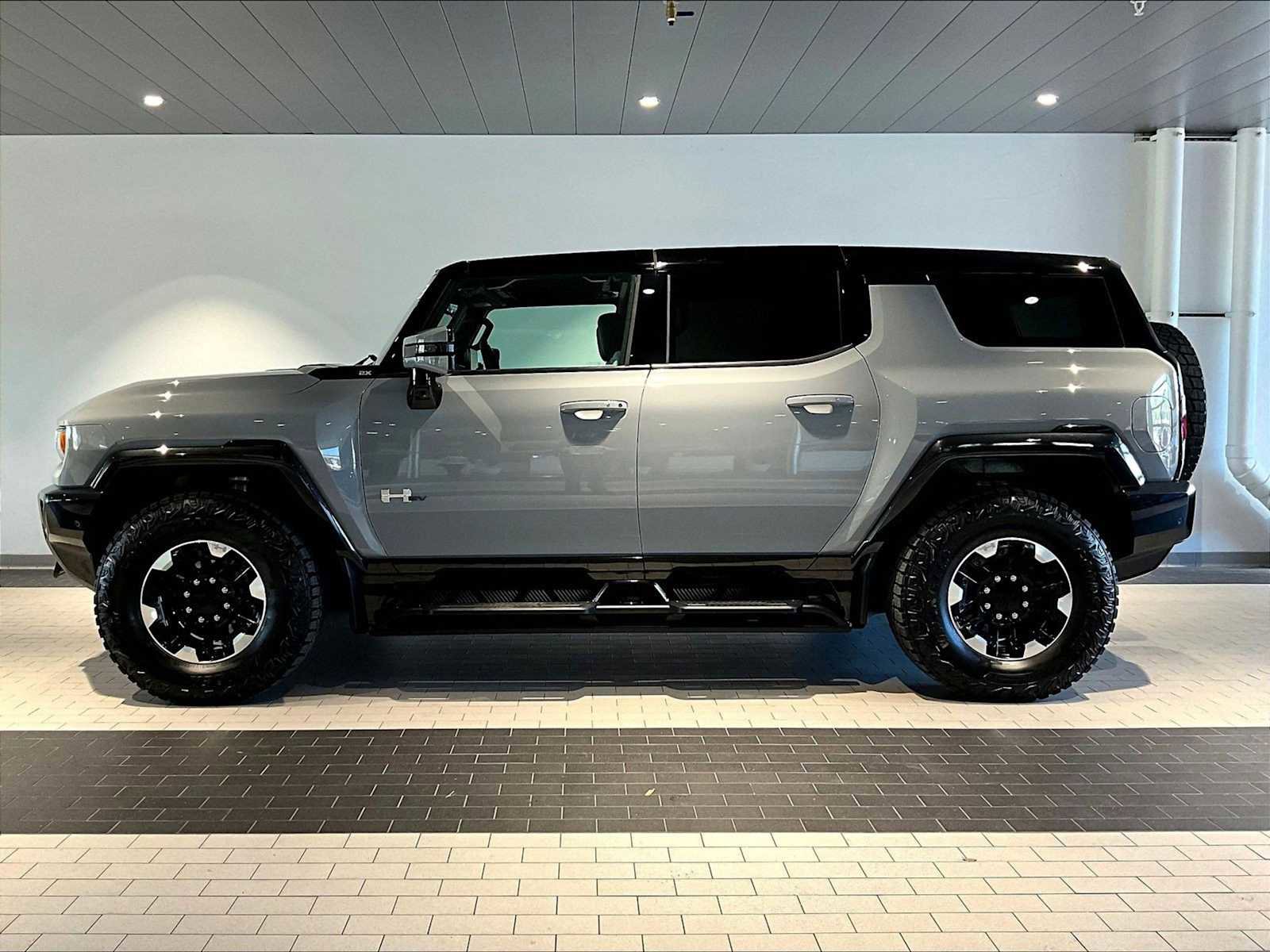 Used 2024 GMC Hummer EV 2X w/ Extreme Off-Road Package image 2