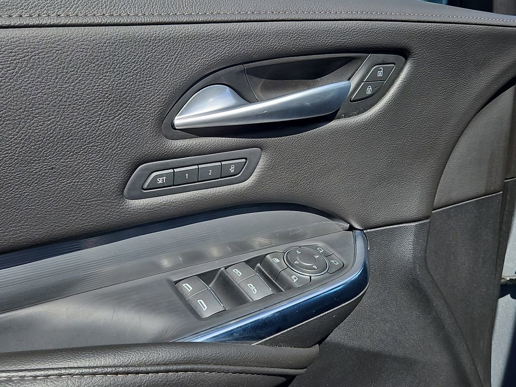 Used 2025 Cadillac XT4 Premium Luxury image 11