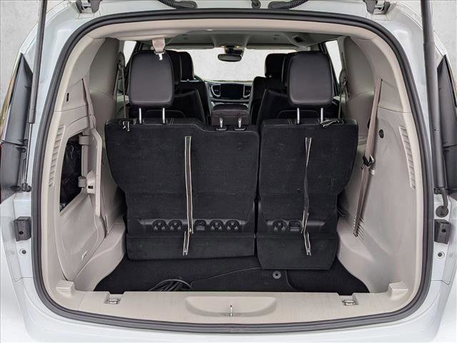 Used 2024 Chrysler Pacifica Select image 6