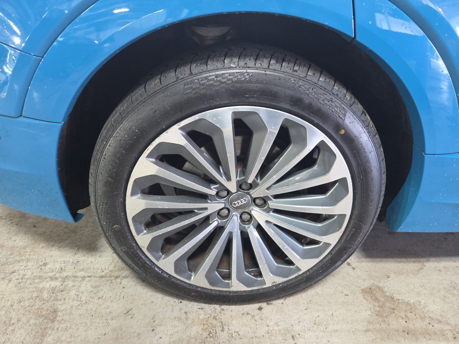 Used 2019 Audi e-tron Prestige w/ Prestige Package AWD/4WD video 2
