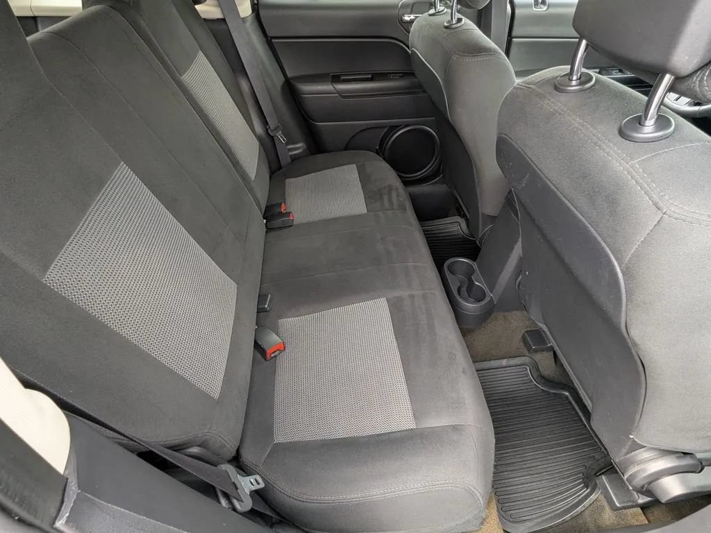 Used 2016 Jeep Patriot Latitude FWD image 14